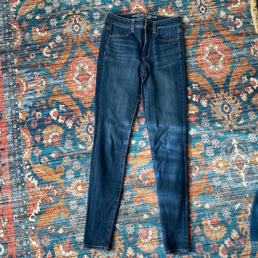 American Eagle size 26 skinny jeans.